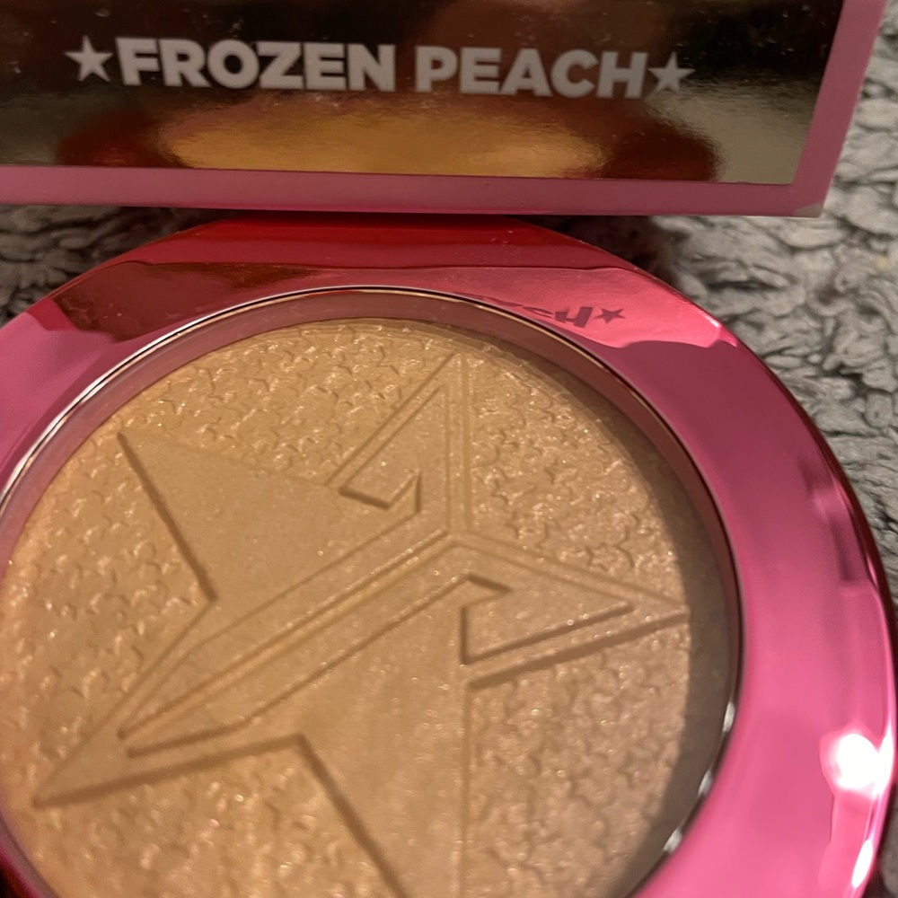 Jeffree Star supreme frost- frozen peach